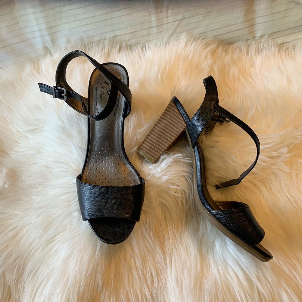 Life stride soft system flex ankle strap sandals